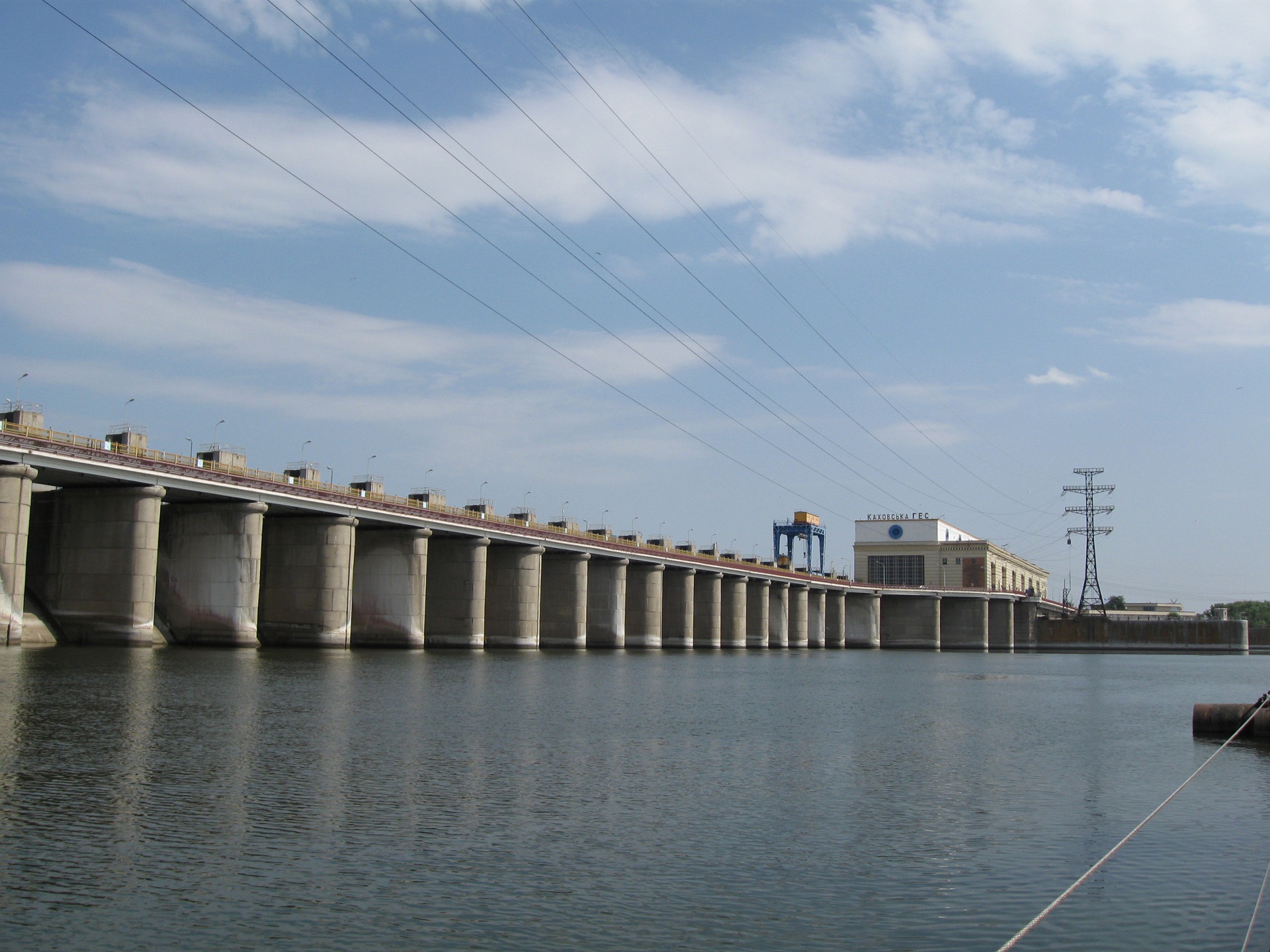 The invaders are trying to rebuild the crossing at the Kakhovka Dam