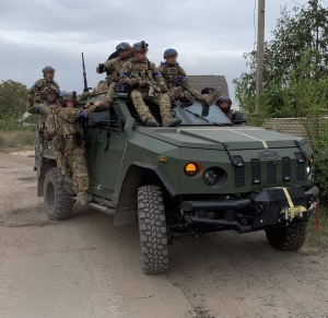 Ukrainian soldiers published a photo featuring the liberated Izium