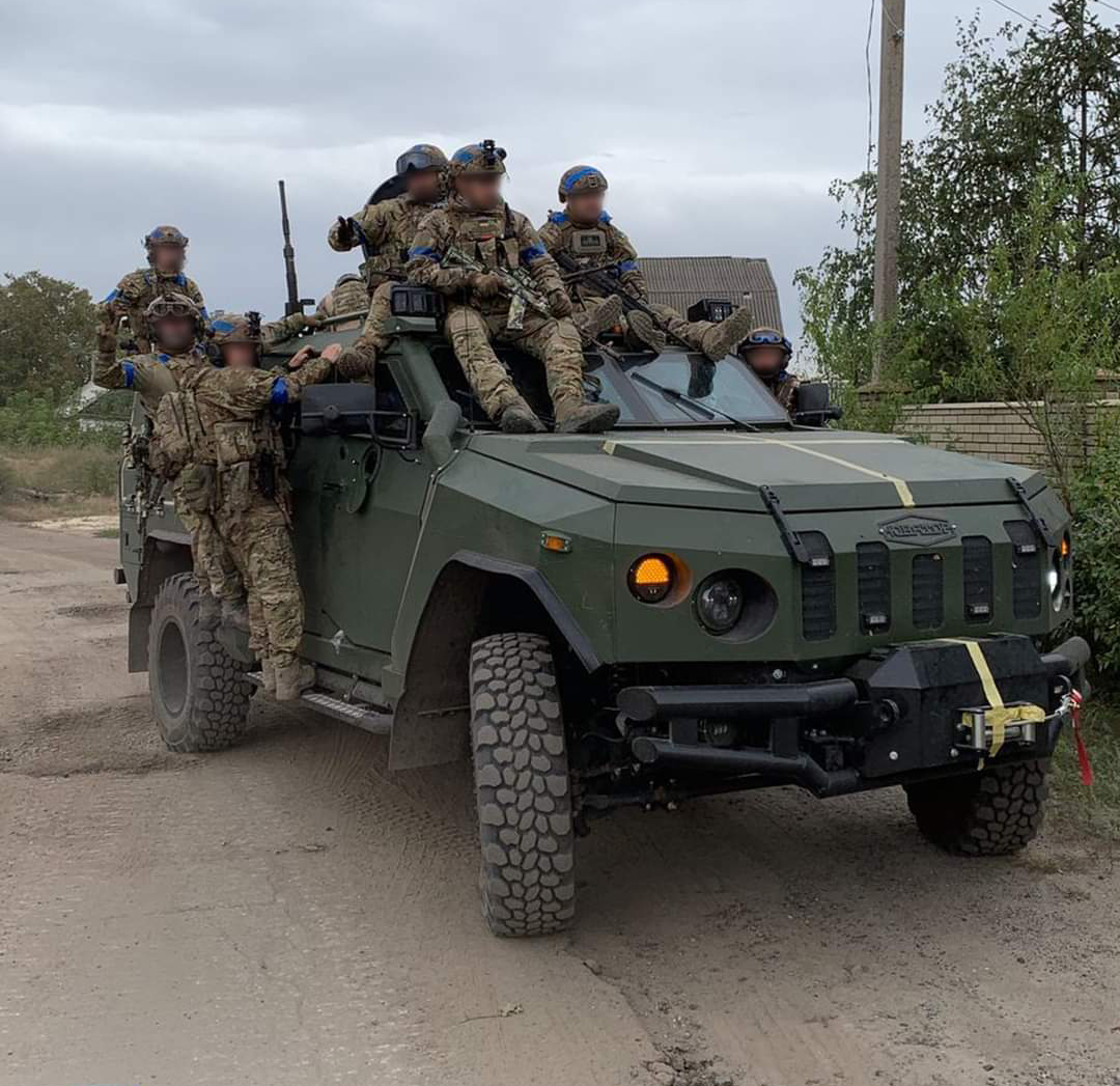 Українські бійці опублікували фото зі звільненого Ізюма