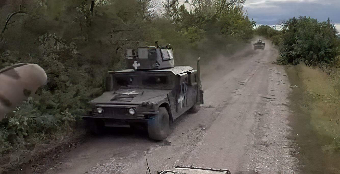 (ілюстративна фотографія) HMMWV військових України у ході контрнаступу на Харківщині. Вересень 2022. Україна. Кадр з відео соцмереж