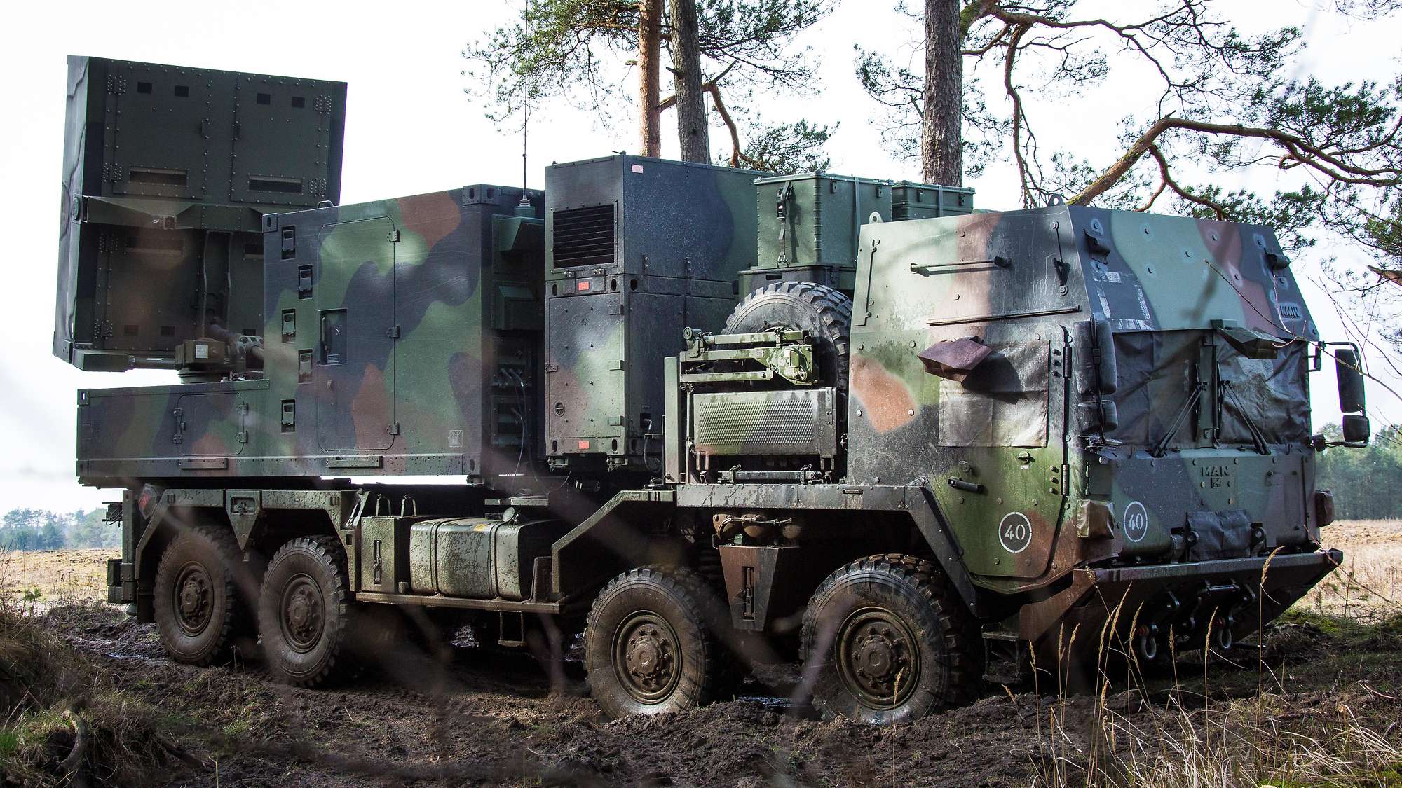 System rozpoznania artleryjskiego COBRA i 5 samobieżnych dział przeciwlotniczych GEPARD dostarczono Ukrainie