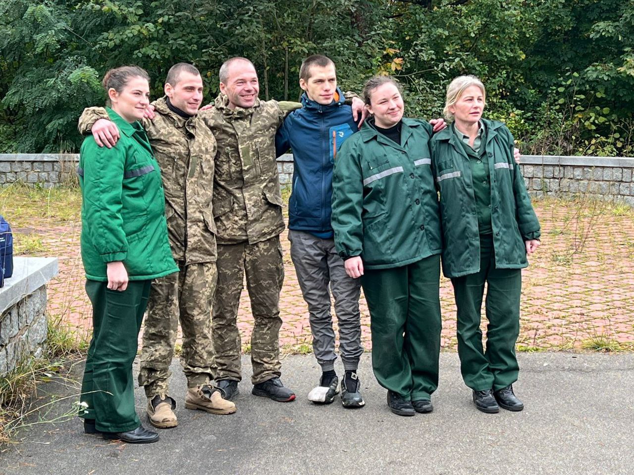 Обмін полоненими. В Україну повернулися четверо військових та двоє цивільних