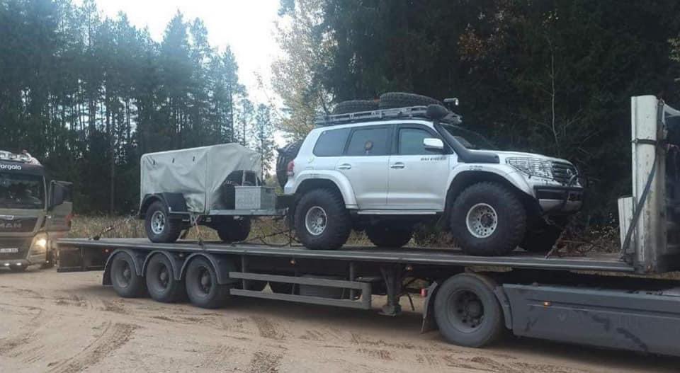 Lithuania handed over seven Toyota Land Cruiser 200 armored SUVs to Ukraine