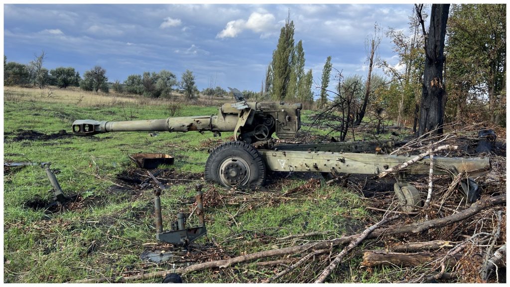 Захоплена українськими силами Д-20 військових Росії. Жовтень 2022. Україна. Фото з соцмереж