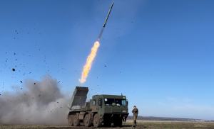 Artillery gunners discussed the use of RM-70 Vampire MLRS in the Donetsk region