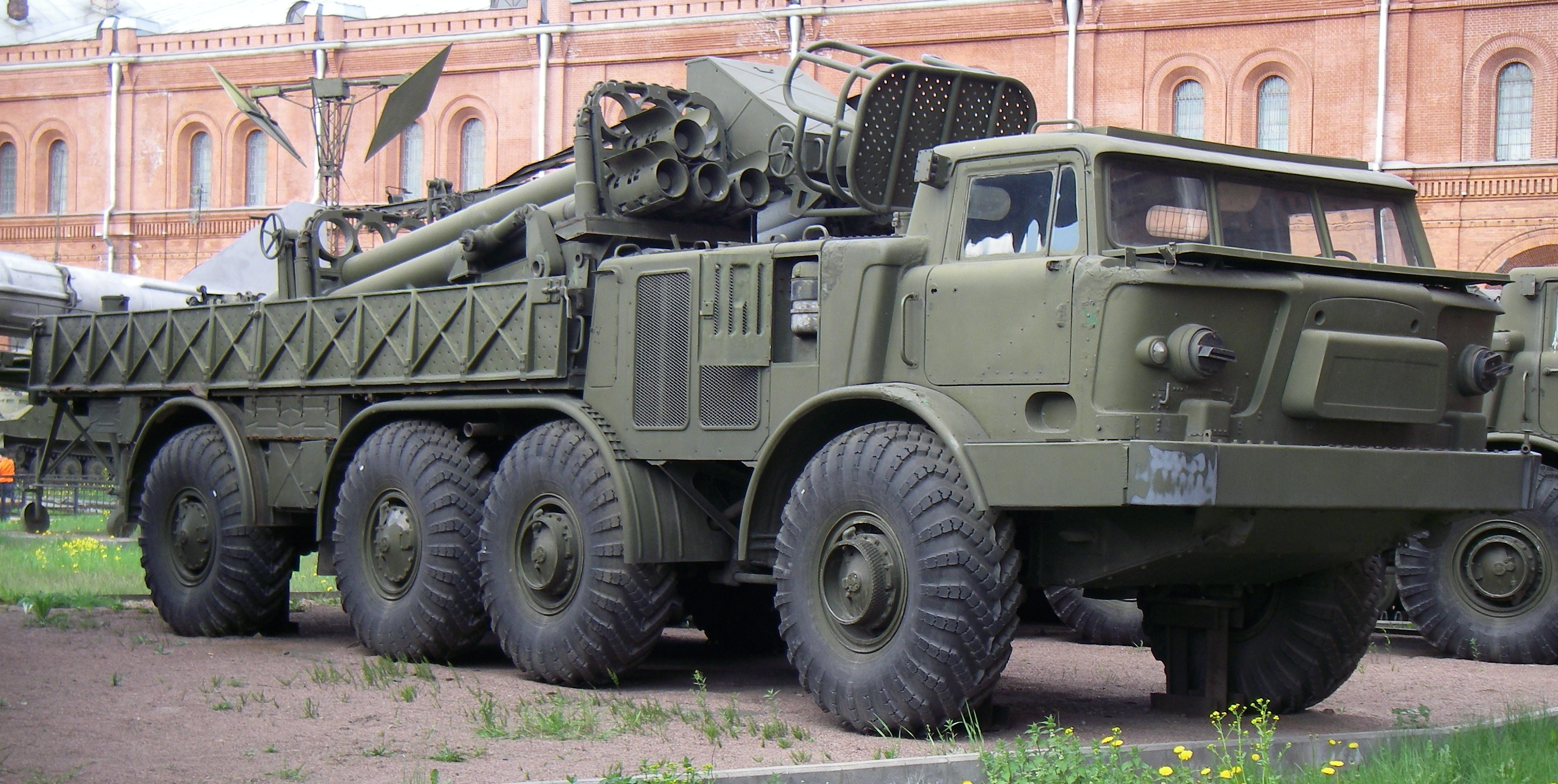 Lasar’s Group знищили транспортно-заряджальну машину БМ-27 «Ураган» та КШМ на Луганщині
