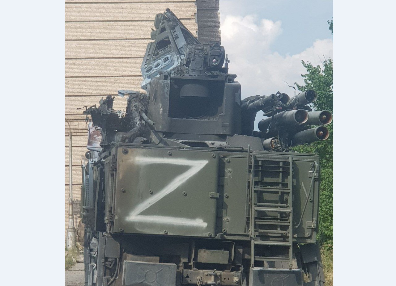 Знищений ЗРГК “Панцирь-С1” російських військових на території Каховської гідроелектростанції. Жовтень 2022. Україна. Фото з соцмереж