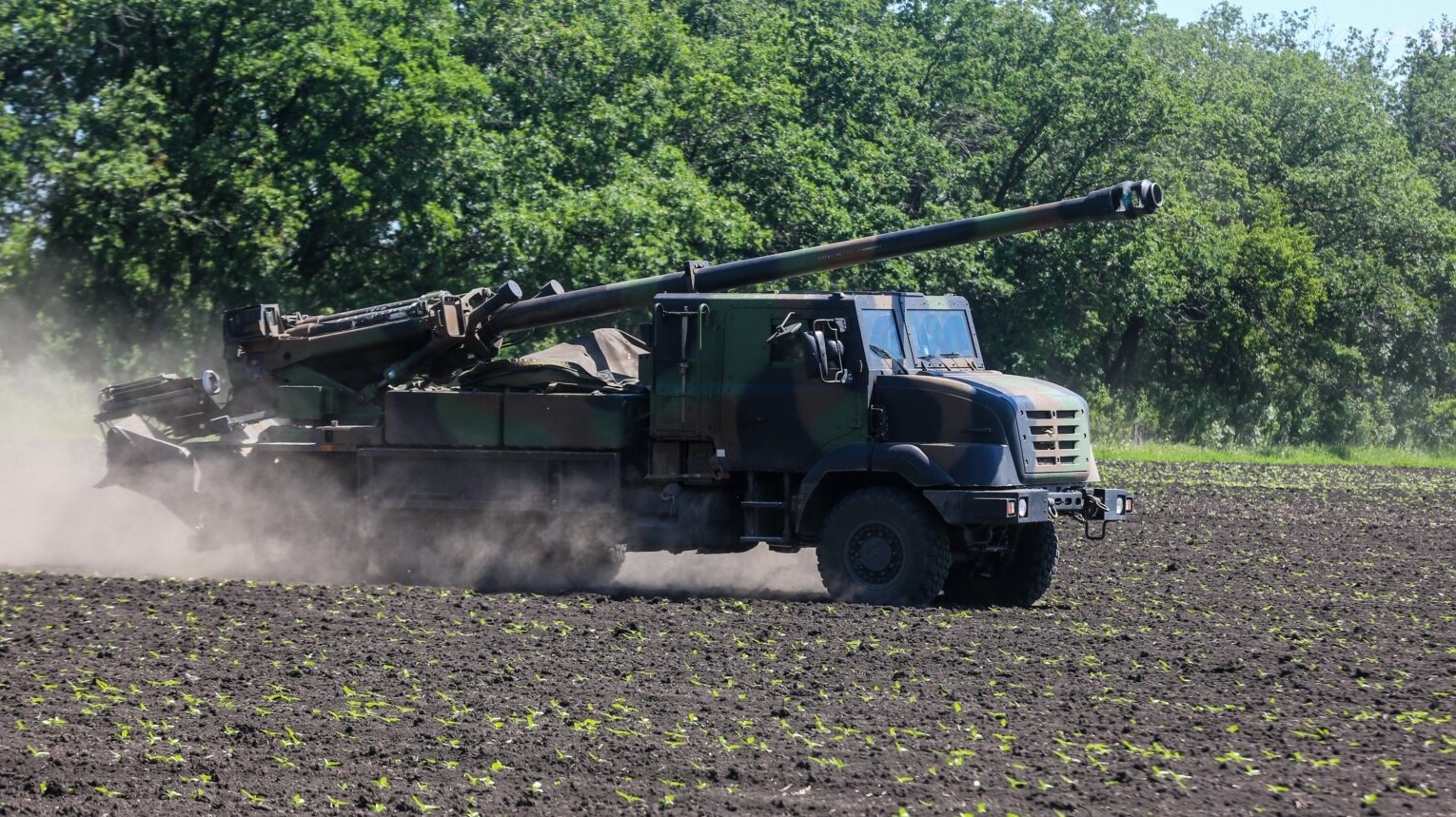 Macron announces creation of a 100 million euro fund to purchase weapons for Ukraine