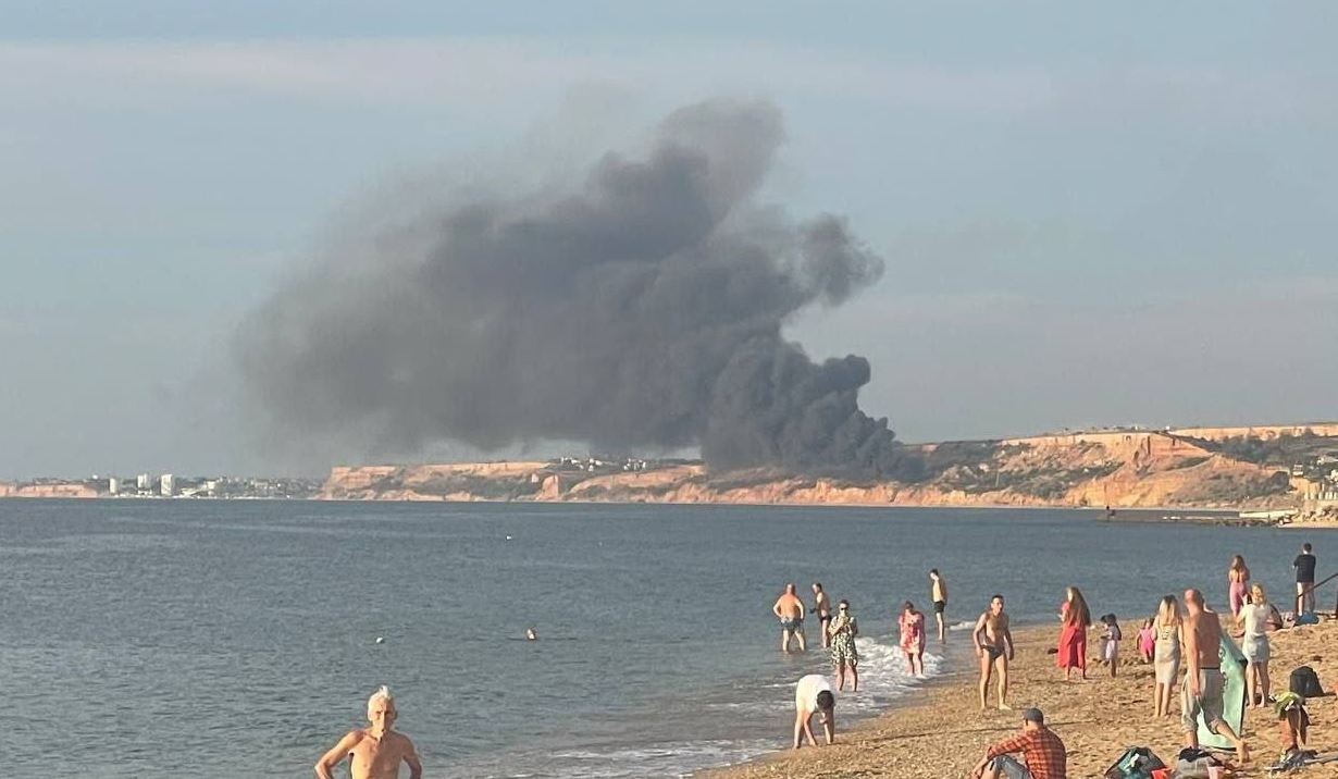 Rosyjski samolot spłonął w pobliżu lotniska Belbek na Krymie