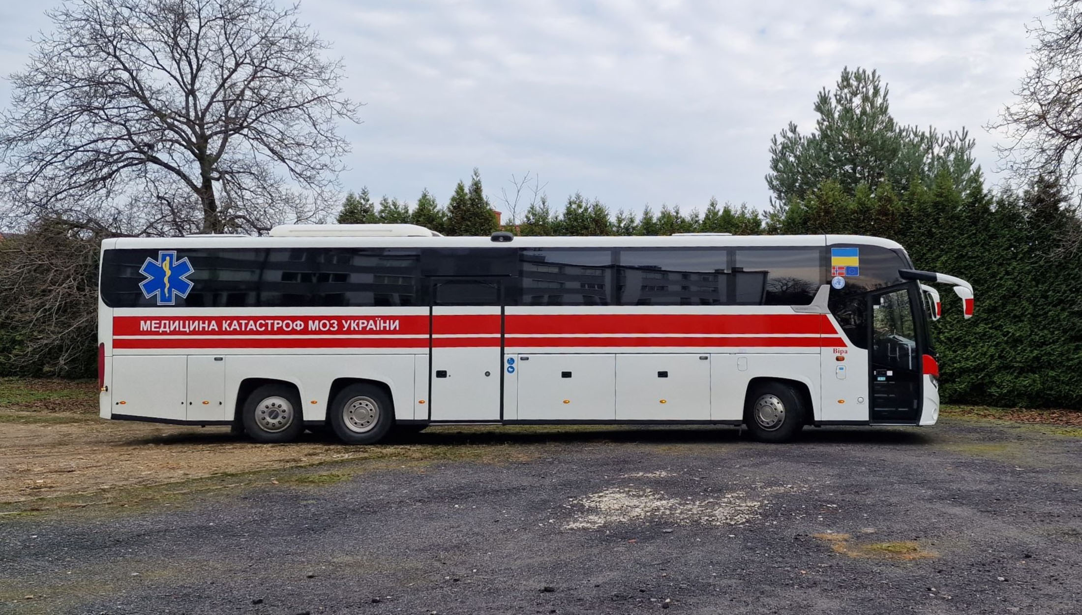 Норвегія передала Україні медичні автобуси для військових