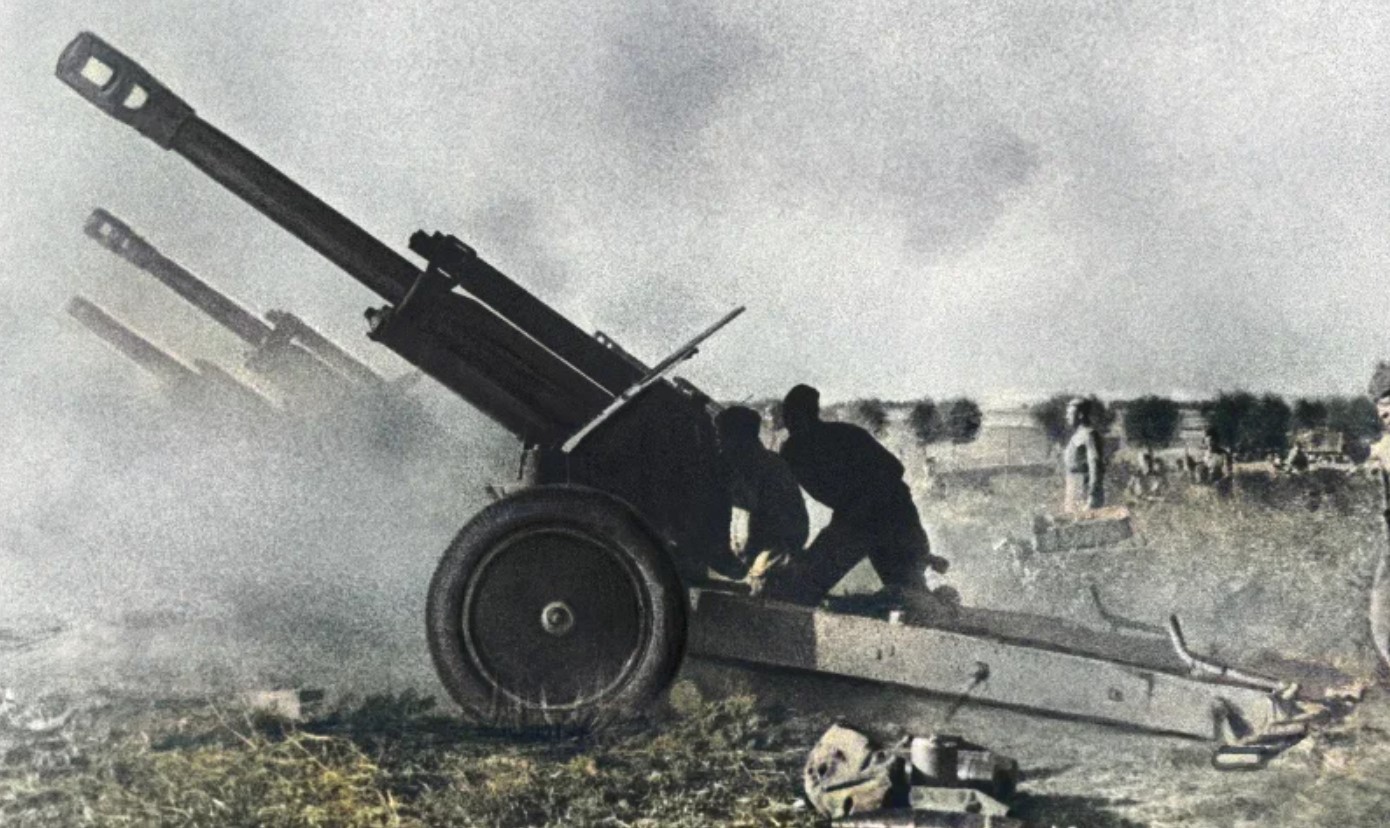 Russian propaganda boast with WWII-era D-1 howitzers