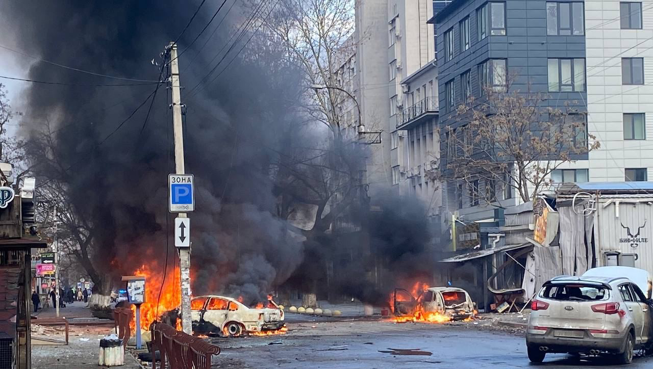 Rosjanie ostrzelali centrum Chersonia, są zabici i ranni