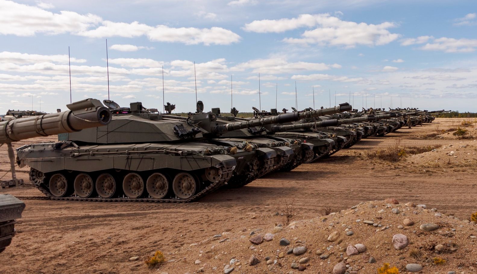 Challenger 2 tanks might arrive on Ukraine’s front lines before summer – Wallace