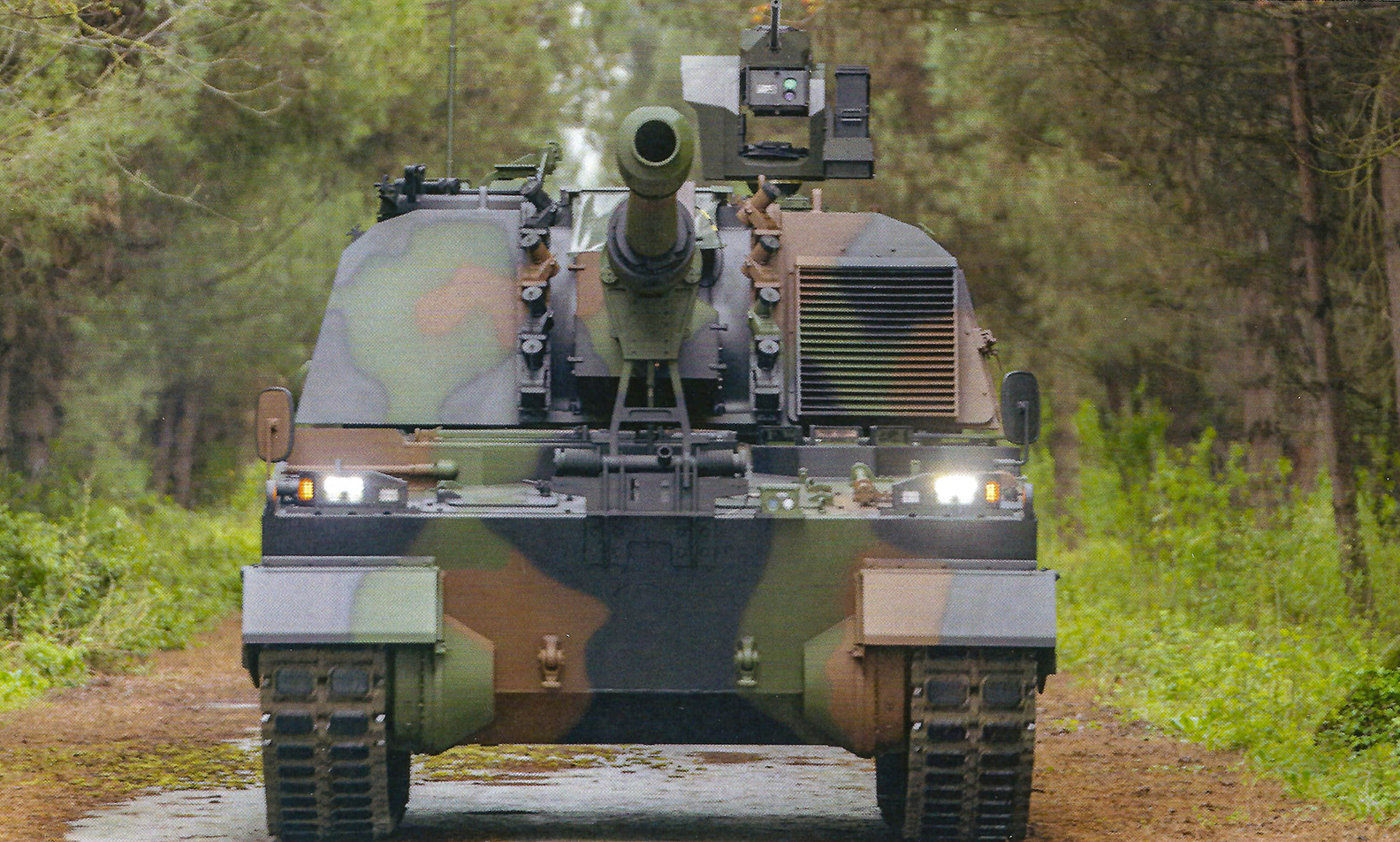 Turkey received the first next-generation Firtina self-propelled howitzers