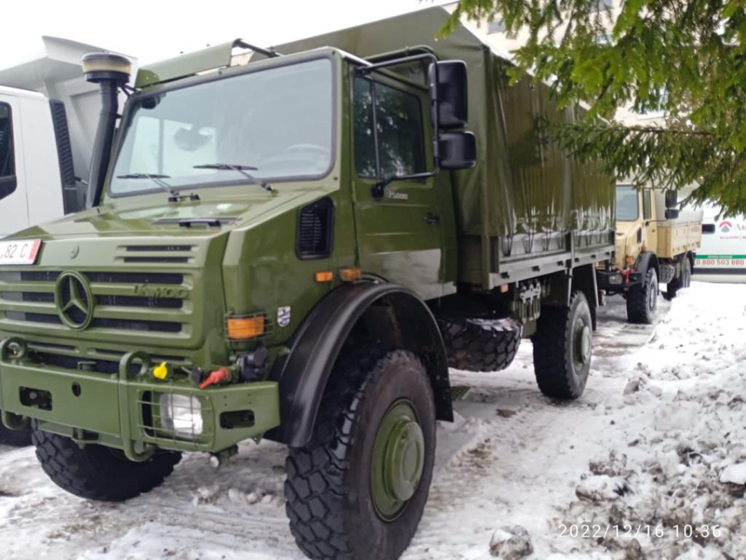 Ukrainian border guards receive aircraft refuelers and trucks from Germany