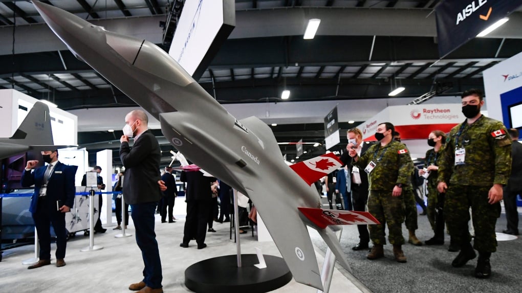 F-35 компанії Lockheed Martin із маркуванням CF-35 і канадським прапором на виставці CANSEC в Оттаві в середу, 1 червня 2022 року. Фото: Джастін Танг