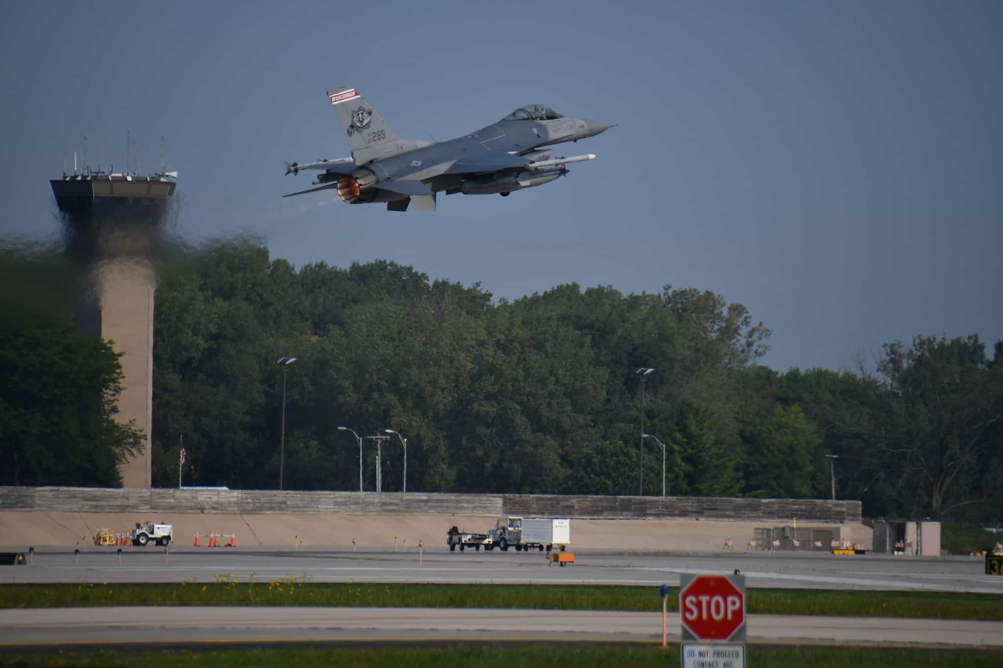 Amerykański F-16 zestrzelił niezidentyfikowany obiekt powietrzny nad jeziorem Huron