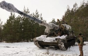 Ukrainian Airborne Brigade soldiers use captured Russian Msta-S ACS