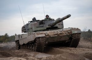 Canadian instructors are training Ukrainian soldiers on Leopard 2