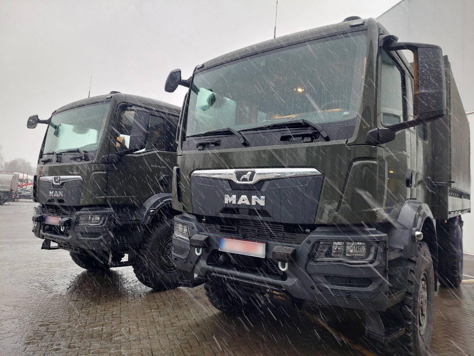 The European Union hands over trucks to the Ukrainian Armed Forces