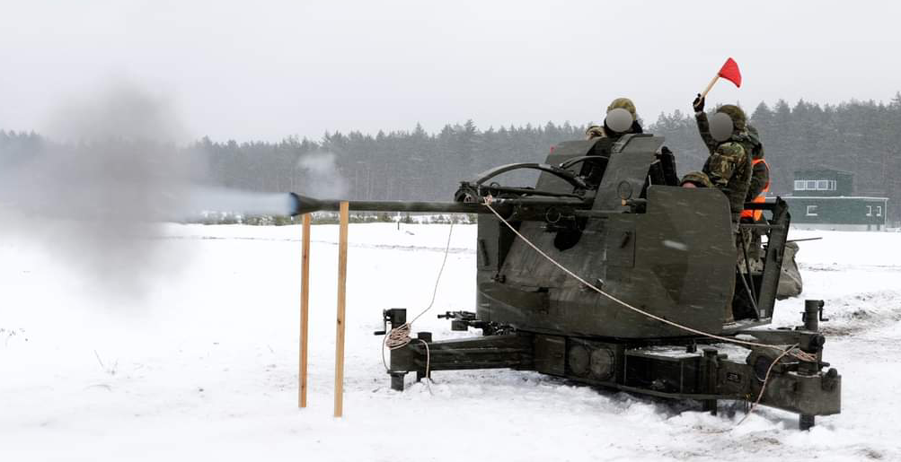 In Lithuania, the Ukrainians master the L70 anti-aircraft guns