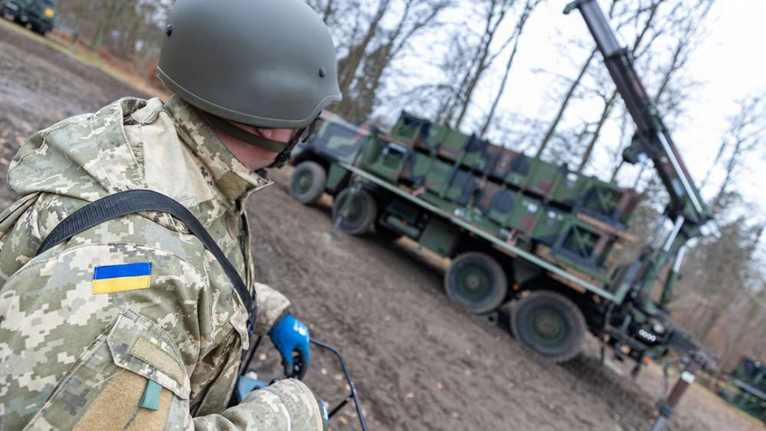 Bundeswehr showcases training of Ukrainian operators of the Patriot air defense system