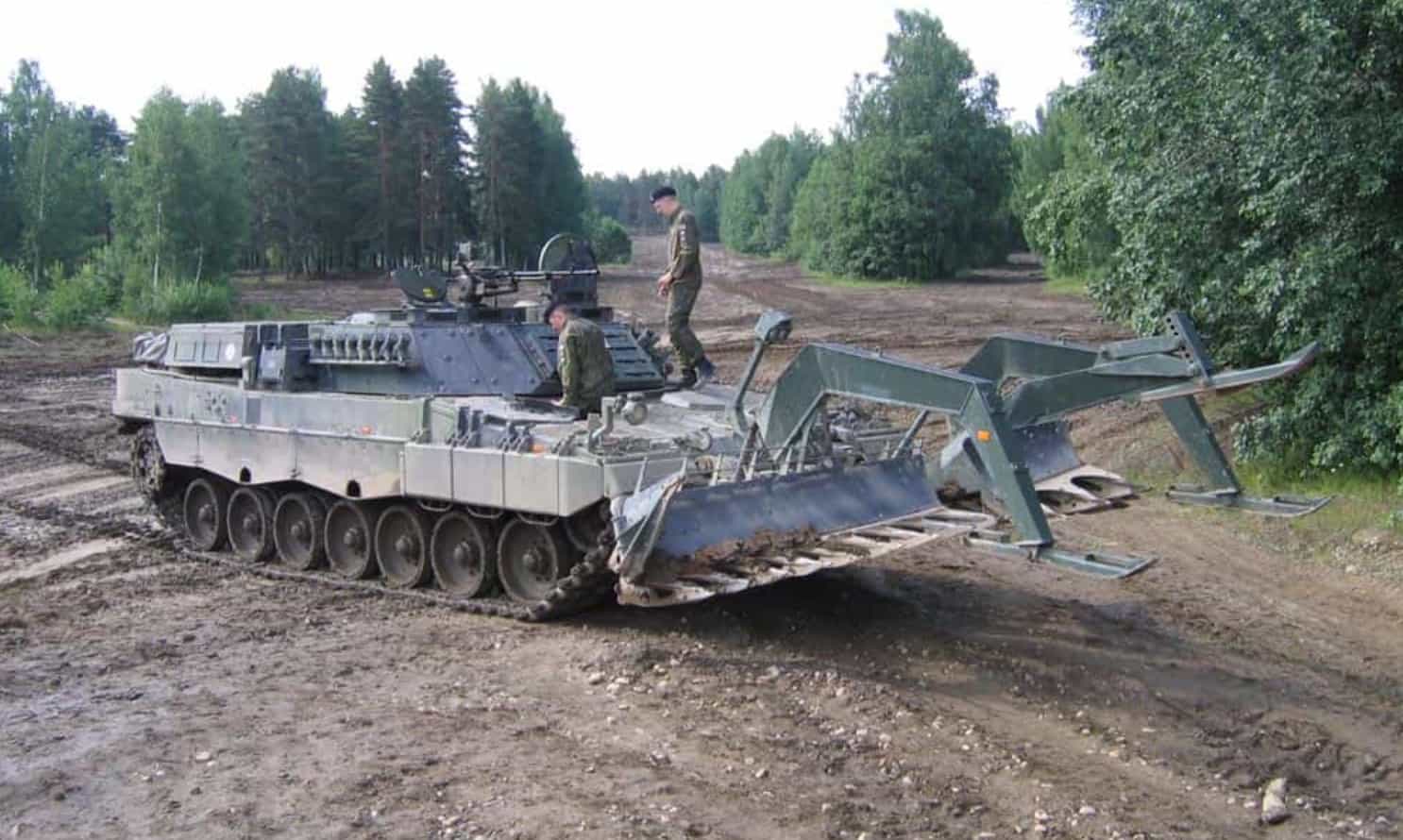 Finland to supply six Leopard 2R mine-clearing tanks to Ukraine