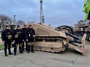 Територію Херсонщини розміновуватимуть за допомогою комплексів DOK-ING MV-4 та MV-10