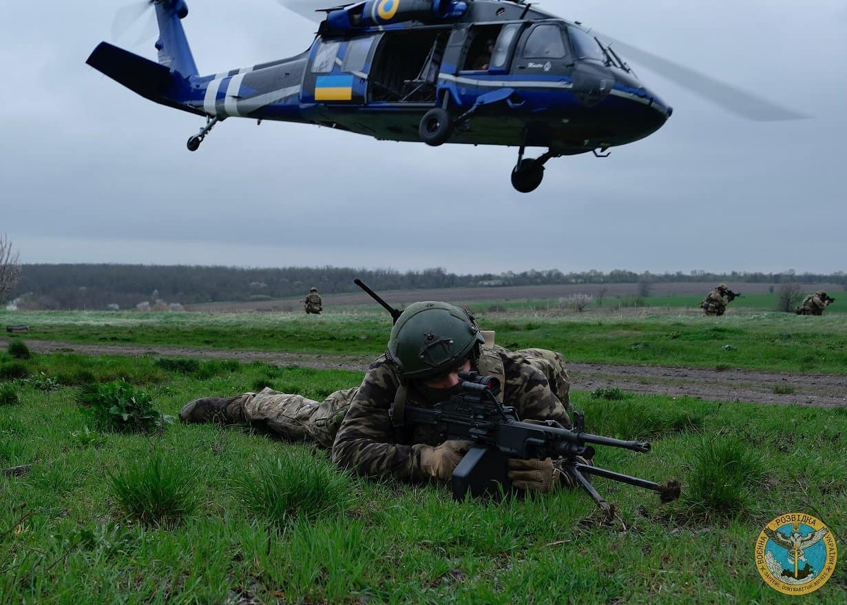 Спецпризначенці ГУР МО провели тренування із гелікоптером Black Hawk. Фото: ГУР МО