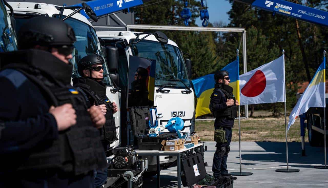 Japan finances cranes-trucks for State Emergency Service of Ukraine