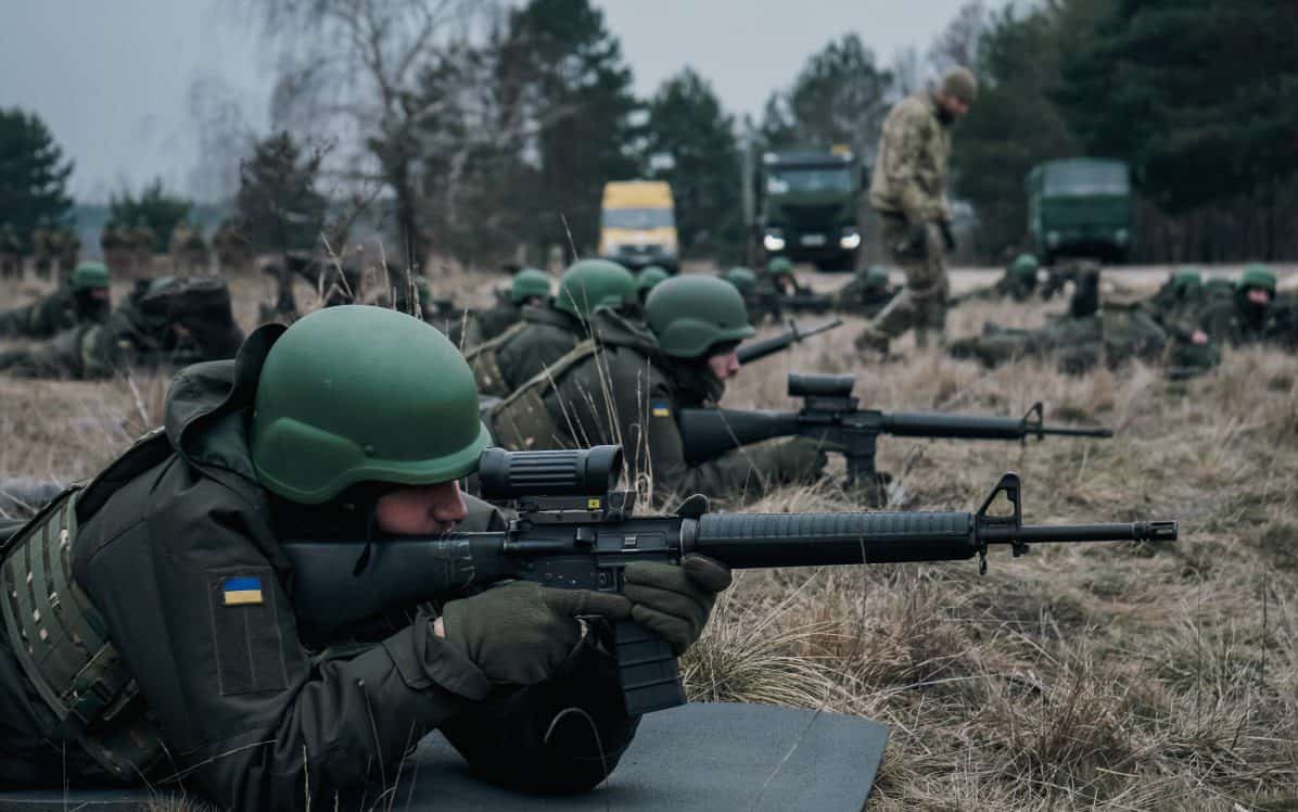 Kanada przekaże Ukrainie tysiące karabinów i amunicję