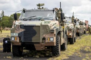 Australia przekaże Indonezji transportery opancerzone Bushmaster