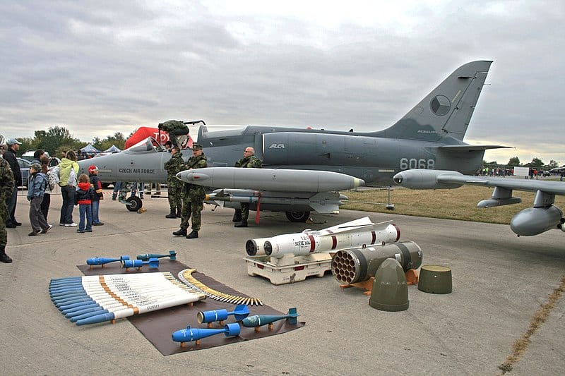 Навчально-бойовий літак L-159. Фото: Aero 