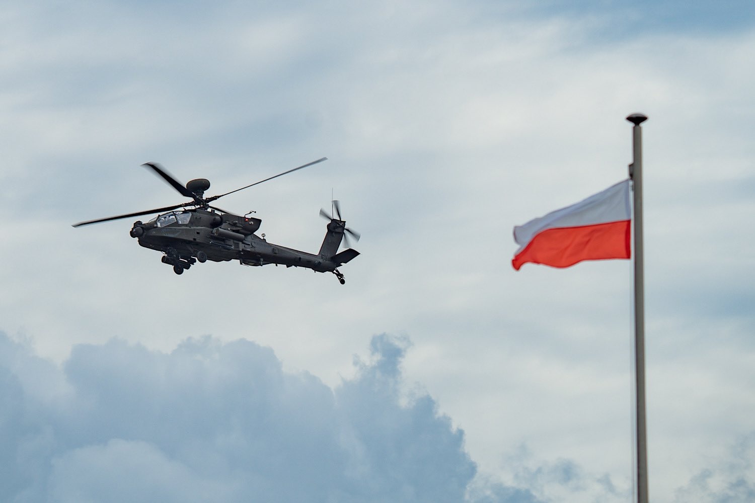 Poland to receive eight Apache helicopters from the U.S. Army