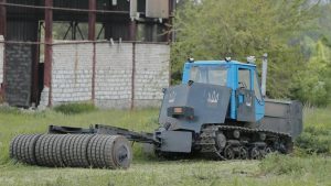 На Харківщині створили безпілотний трактор розмінування