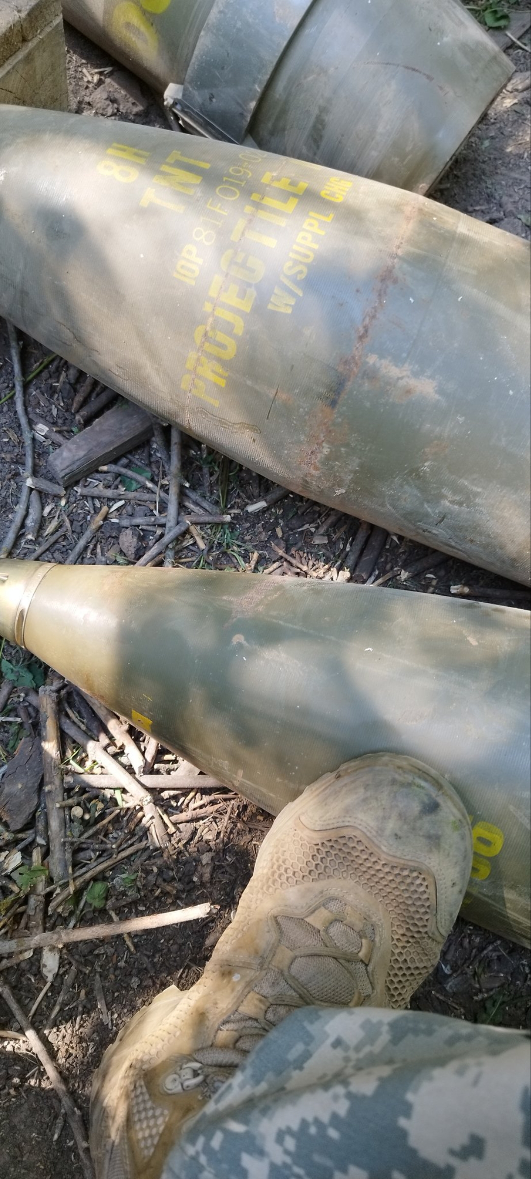 Ukrainian 2S7 Pion shoots with American 203mm rounds