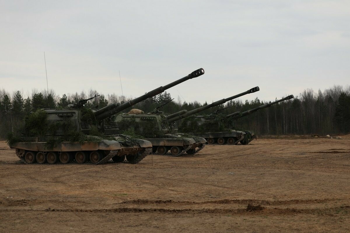 The Armed Forces of Ukraine hit four more Russian Msta-S self-propelled howitzers