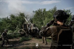 Azov Brigade soldiers demonstrate the French TRF1 howitzer in action