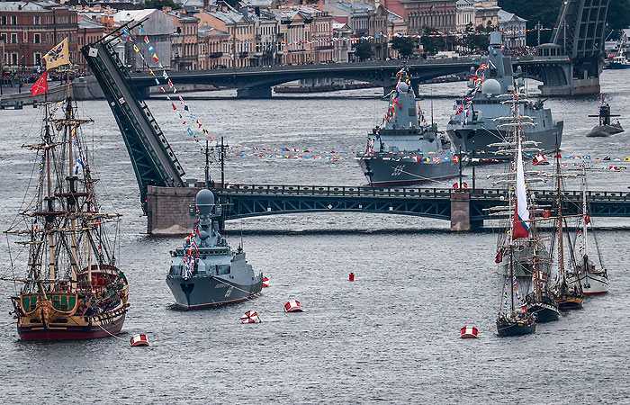 Russians on high alert over Ukrainian drone threat at St. Petersburg Main Naval Parade