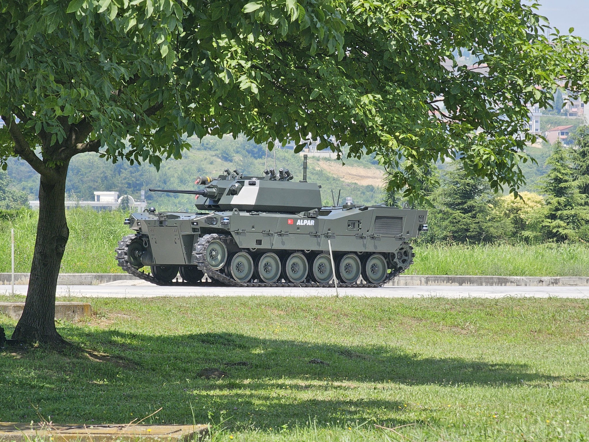 Otokar showcases the ALPAR unmanned ground vehicle