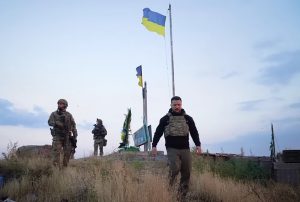 Volodymyr Zelensky on Zmiinyi Island honors Ukrainian heroes