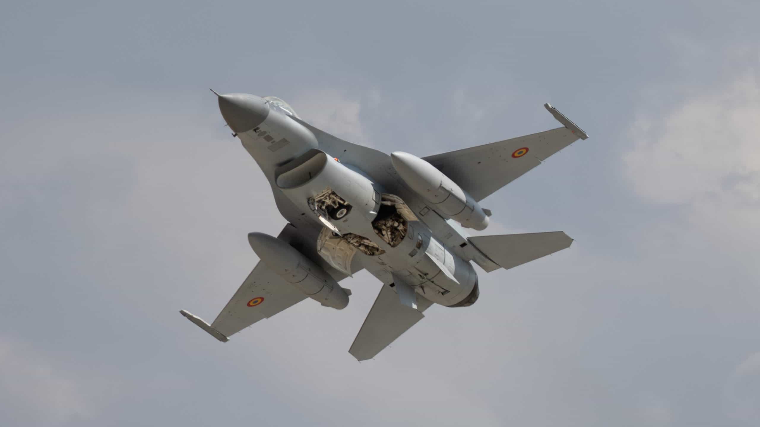 Draken International recruiting F-16 fighter jet instructors to train Ukrainian pilots