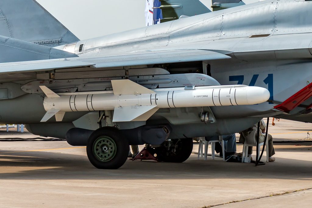 Демонстрація макета ракети Х-38 під крилом літака МиГ-29. 