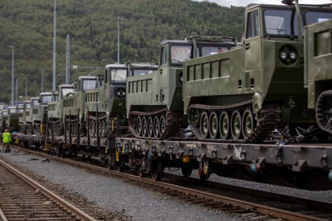 Norwegia przekaże Ukrainie 50 transporterów gąsienicowych M548