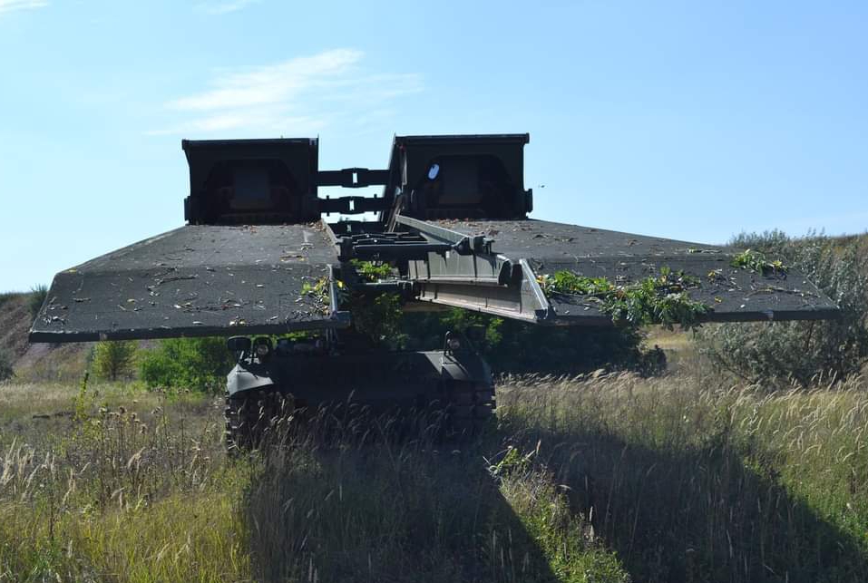 Armed Forces of Ukraine demonstrate the Biber bridge-laying tank in action