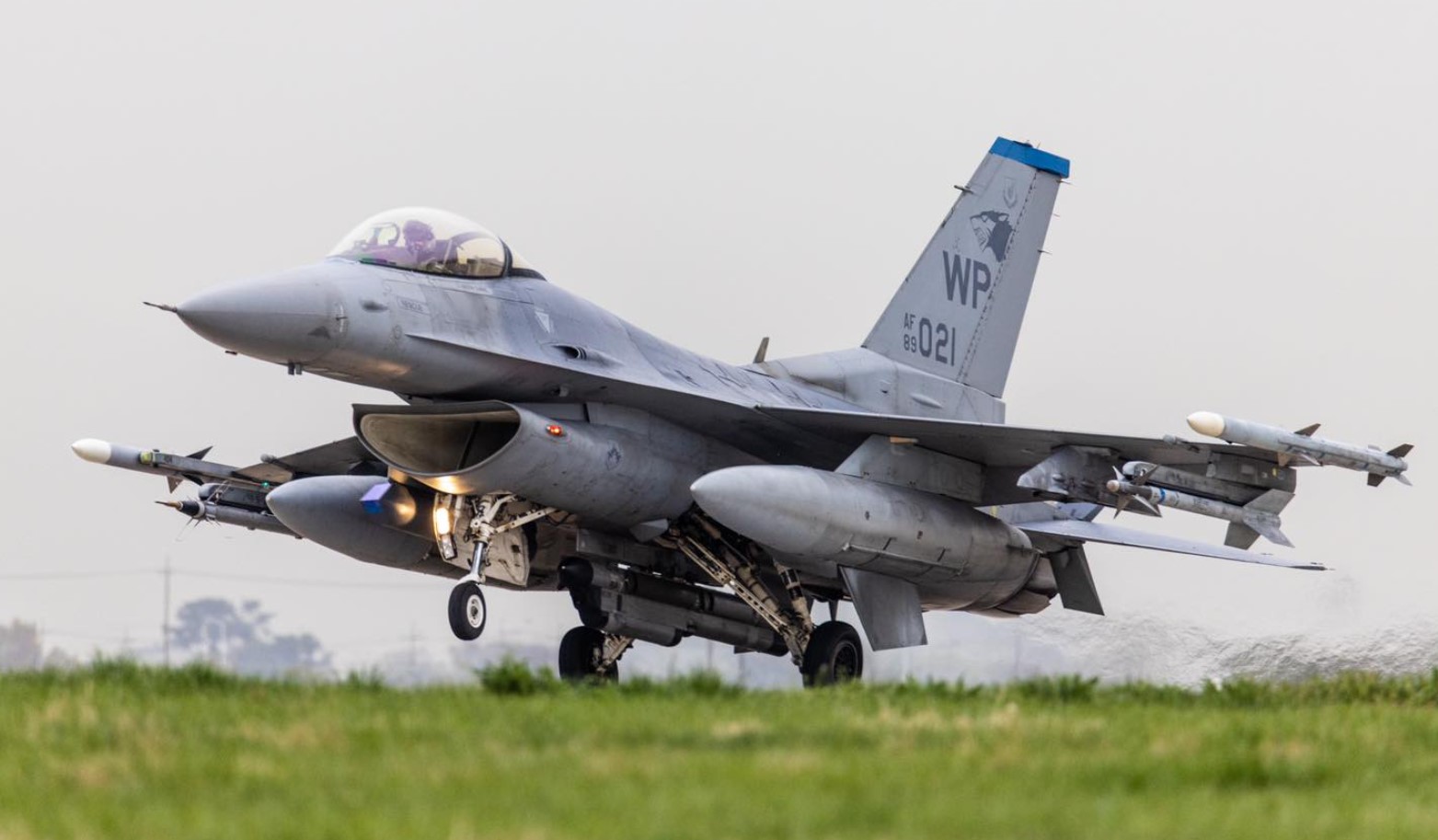 The United States to soon begin training Ukrainian pilots on F-16s