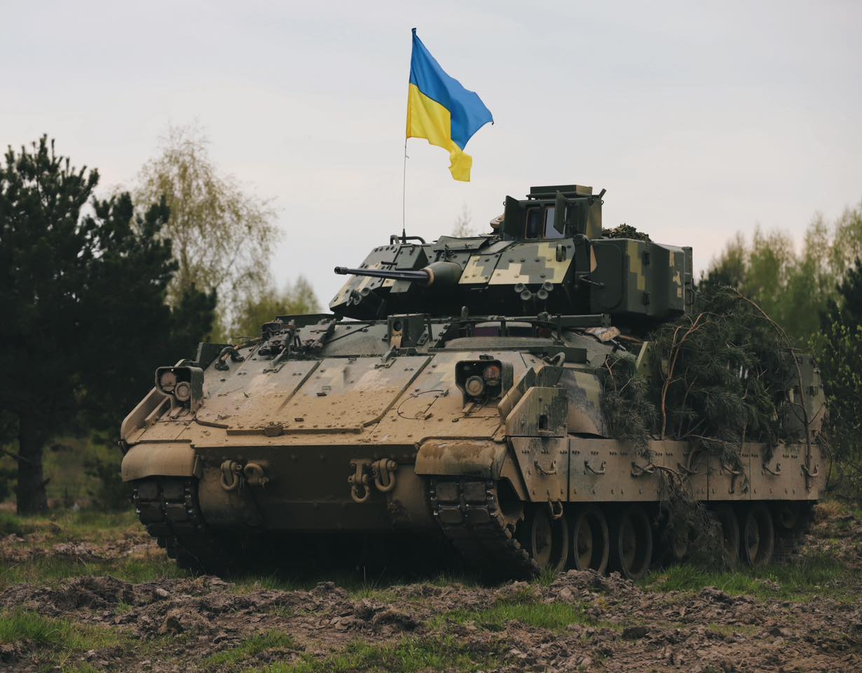 На авдіївському напрямку М2 Bradley витримав влучання ПТРК