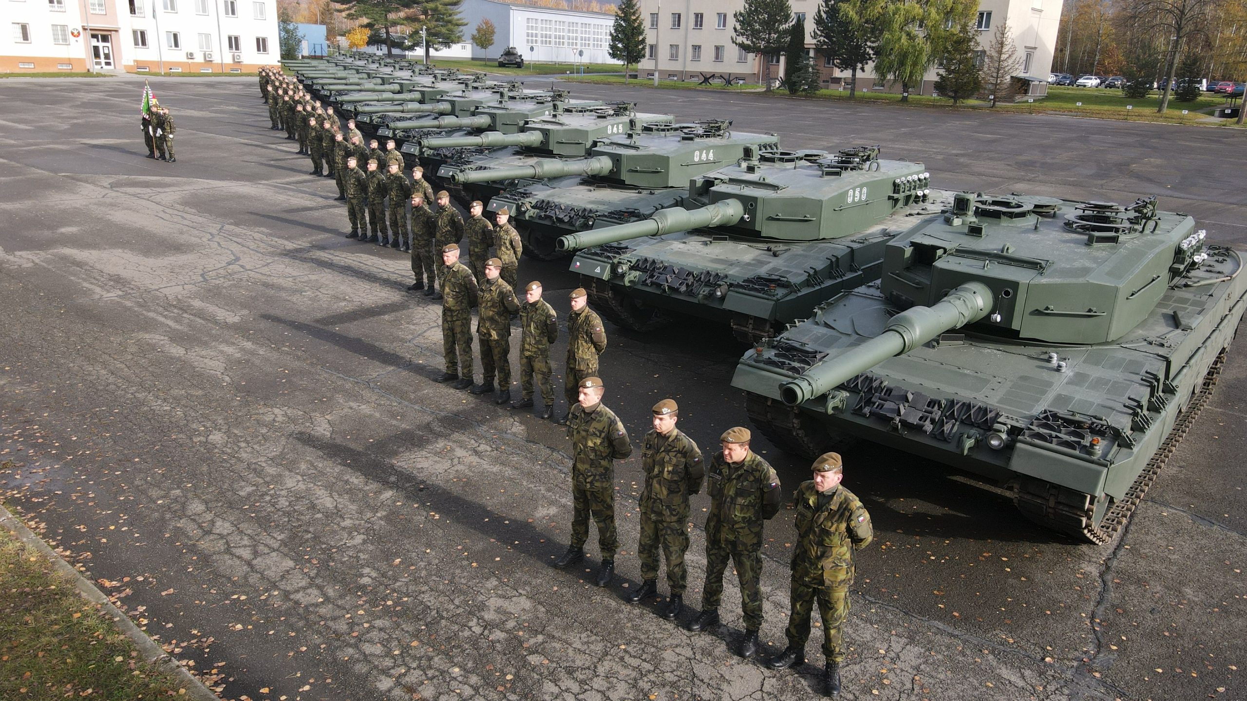 Чехія отримала 14 танків Leopard 2A4 від Німеччини