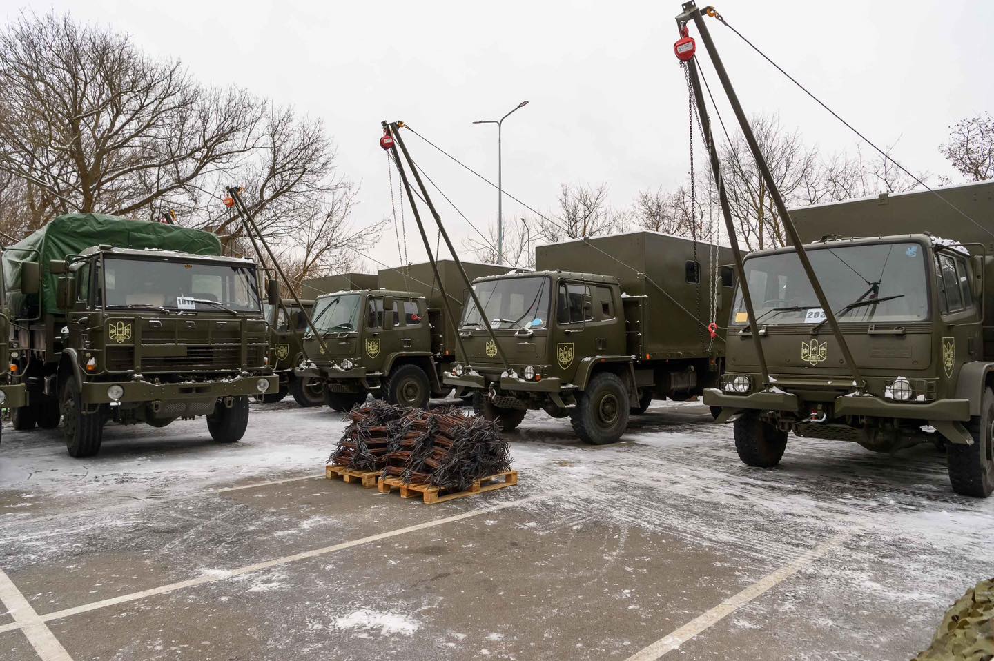 Благодійники відправили на фронт 7 авторемонтних майстерень