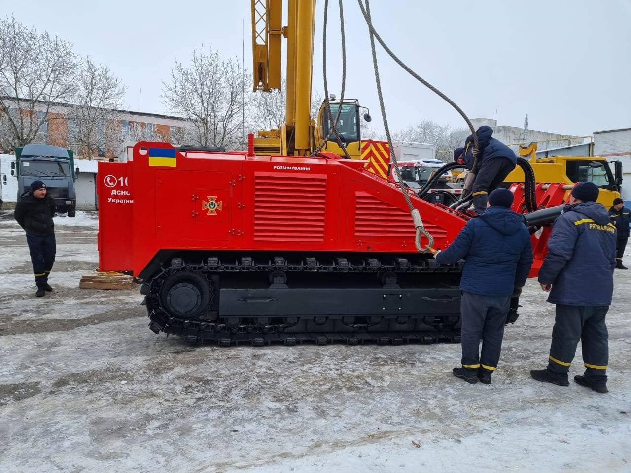 The South Korean government handed over 10 robotic demining platforms to the State Emergency Service of Ukraine